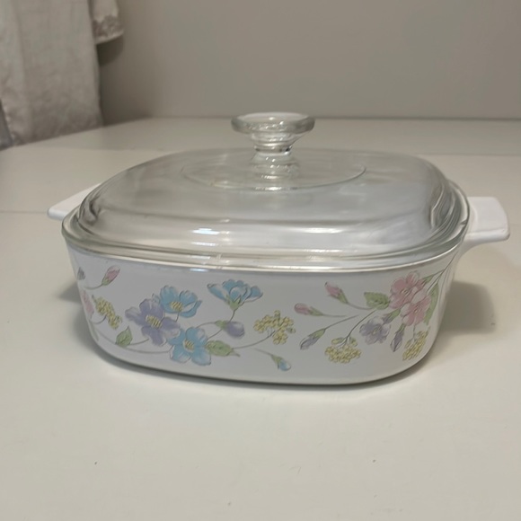 Corningware Other - VTG 1980s Corning Ware  Pastel Boutique 2L Dish with cover